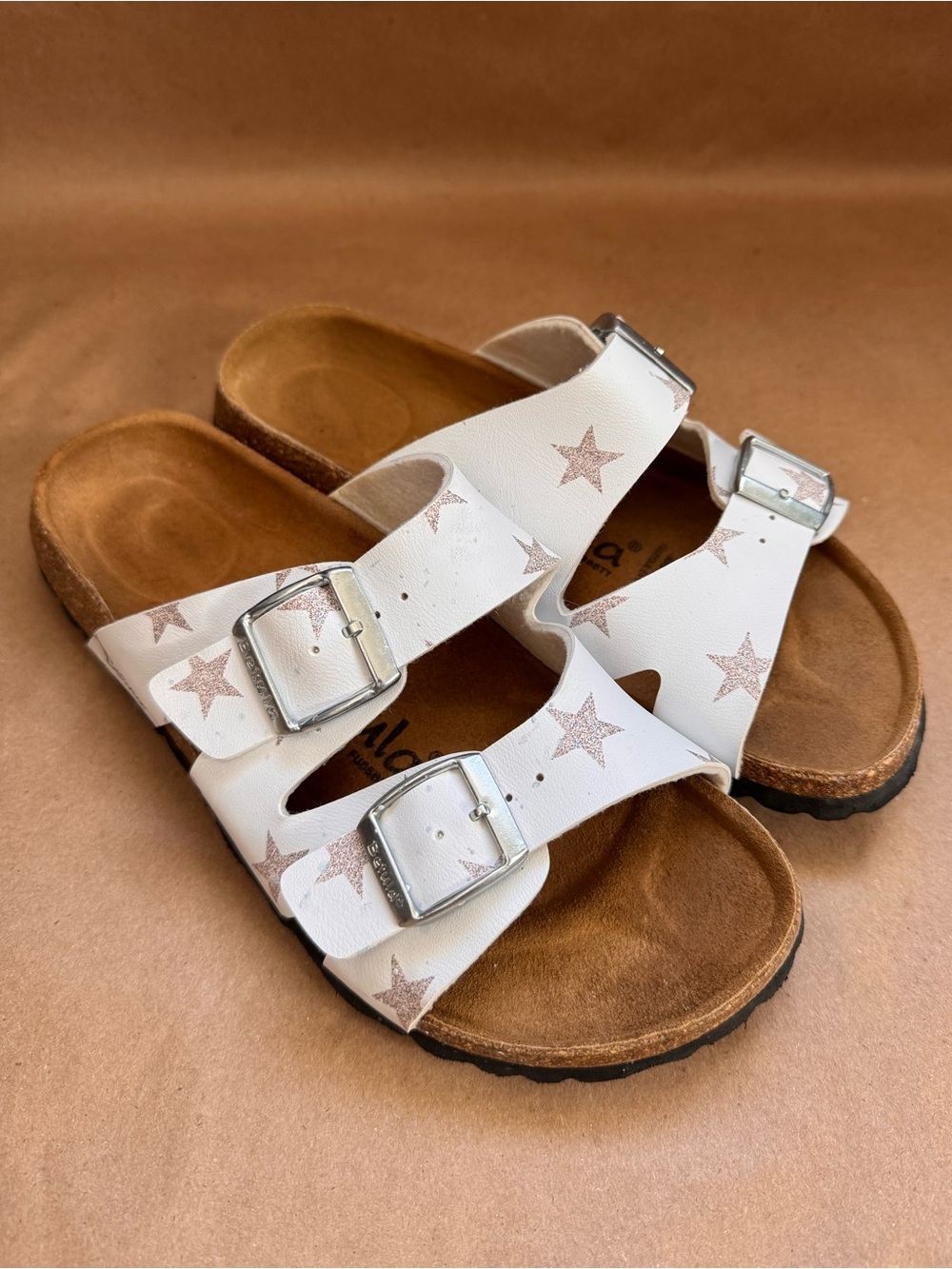 Betula by Birkenstock White Arizona Synthetic Star Sandals. EU 36/US 6 Narrow